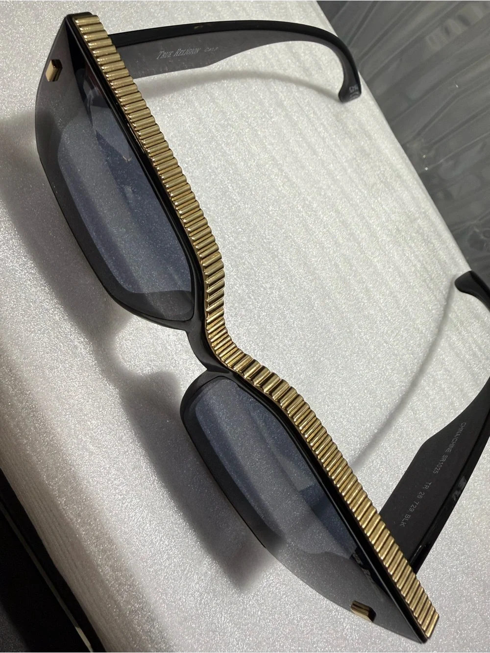 NWT True Religion Gold Trim Square Sunglasses Black SR1025-Unisex